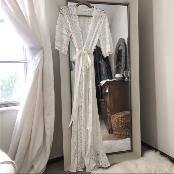 Le Rose Maxi Lace Bridal Robe - Picture 4 of 6